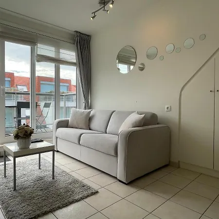 Penthousestudio Gaudi Met Zonneterras En Zicht Op Zee Nieuwpoort